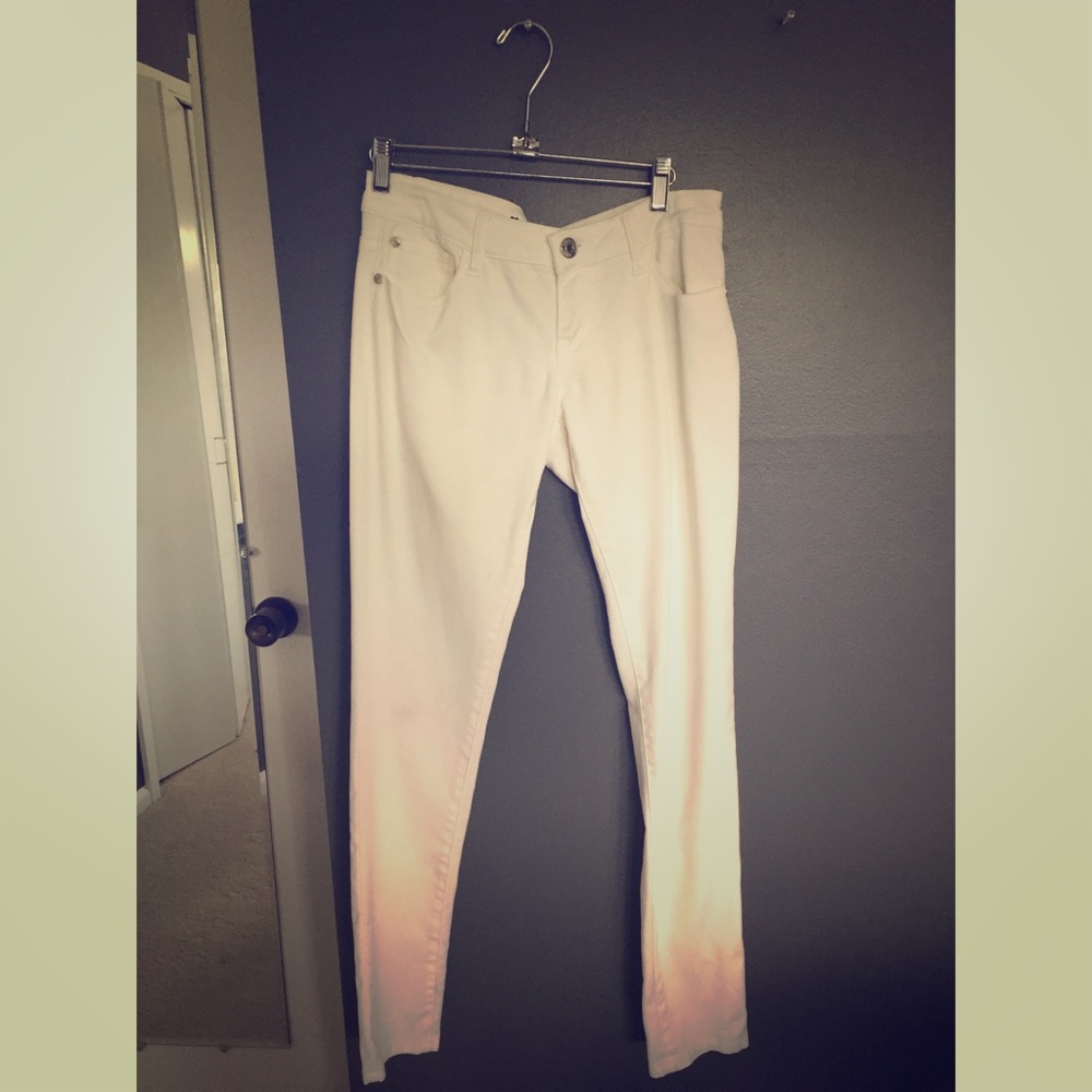 White skinny jeans